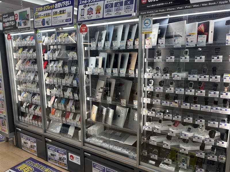 横浜伊勢佐木モール店の中古スマホ展示
